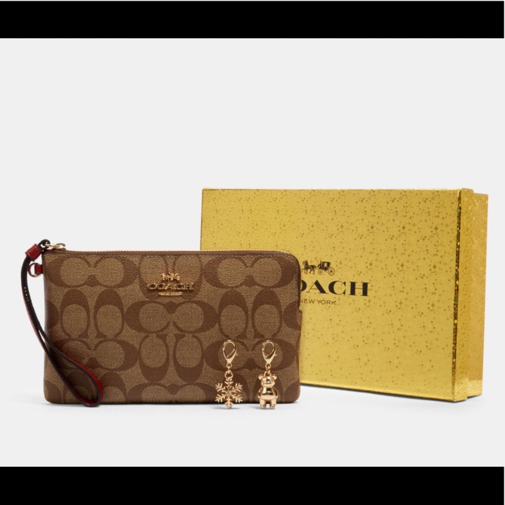 NWT Coach Large Corner Zip Wristlet